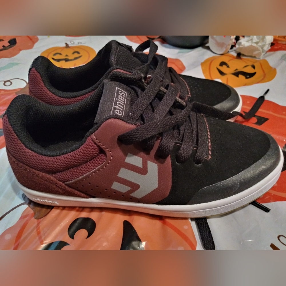 Boys Etnies shoes